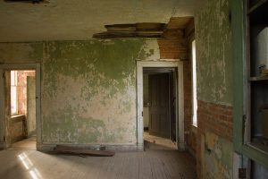 Altbau von innen vor einer Sanierung